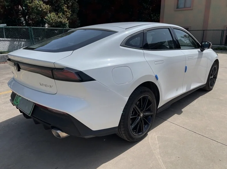 长安汽车UNI 后面外观二