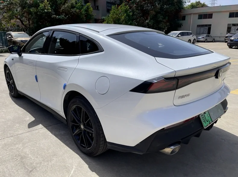 长安汽车UNI 后面外观一