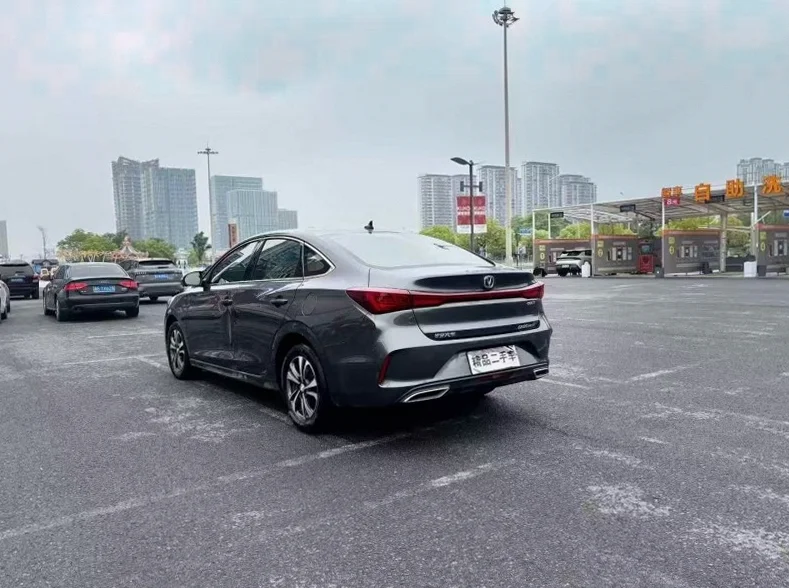 长安汽车逸动 内饰前排