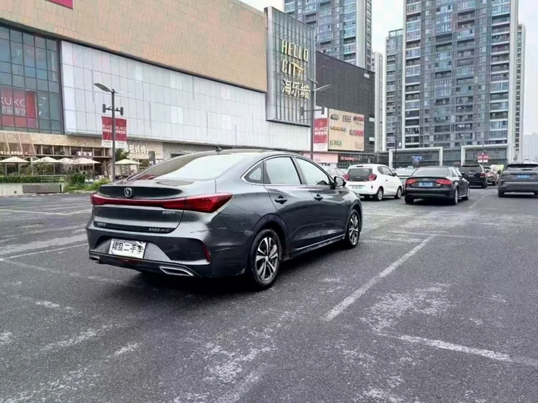 长安汽车逸动 内饰后排