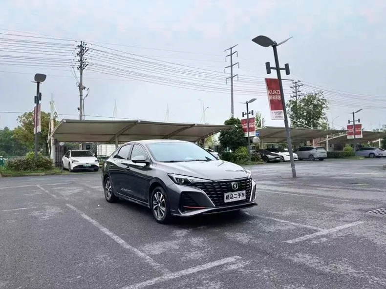 长安汽车逸动 正面外观二