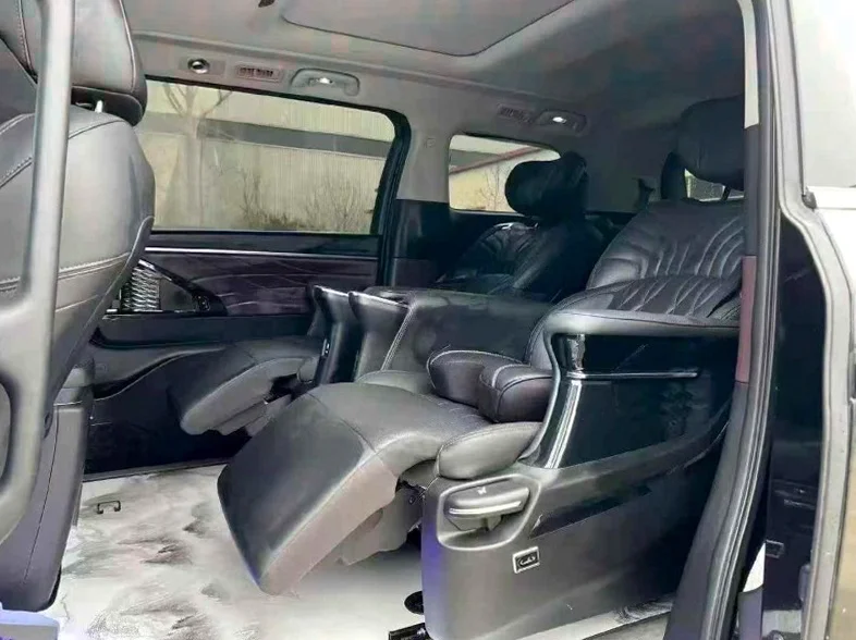 传祺M8 后面外观一