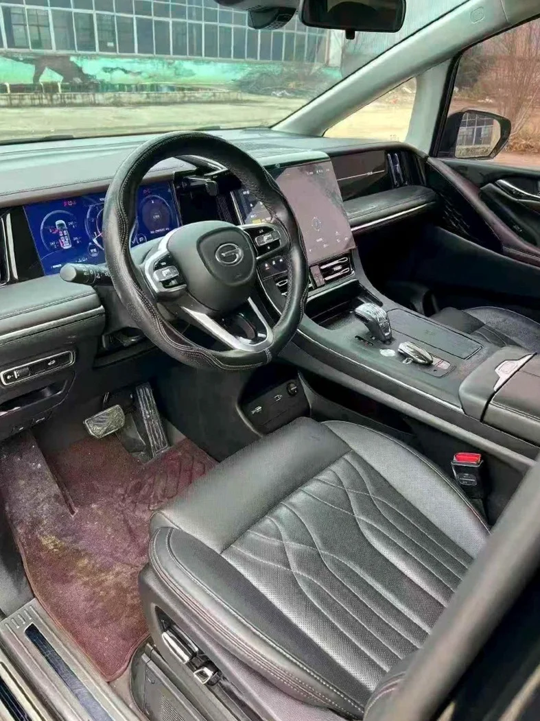 传祺M8 正面外观三