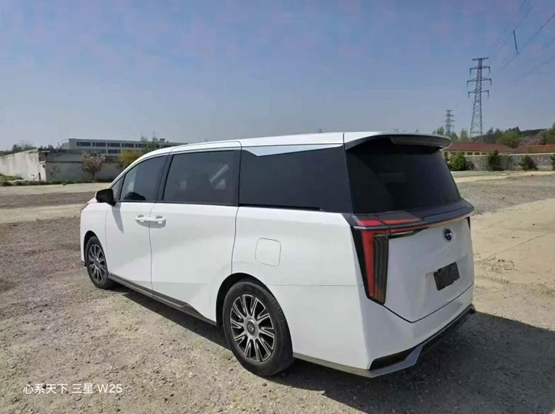 传祺E9 内饰后排