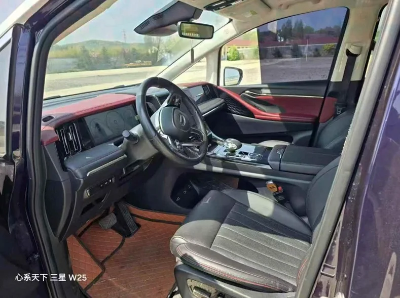 传祺E9 内饰前排