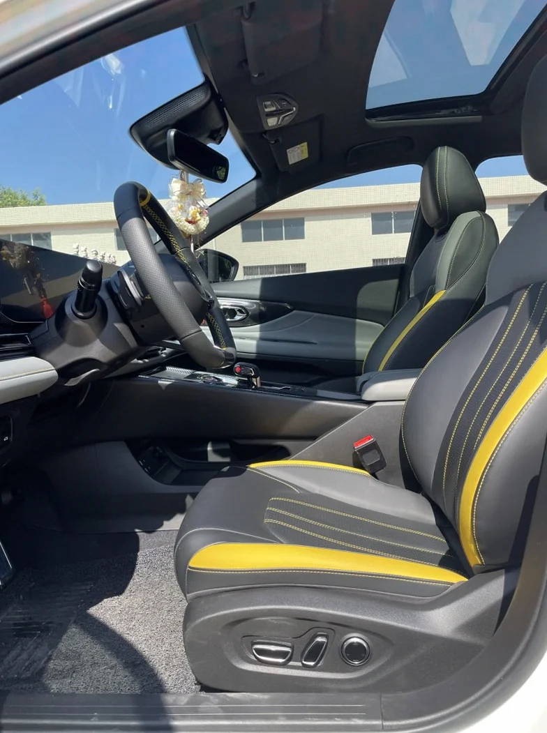 传祺影豹 内饰后排