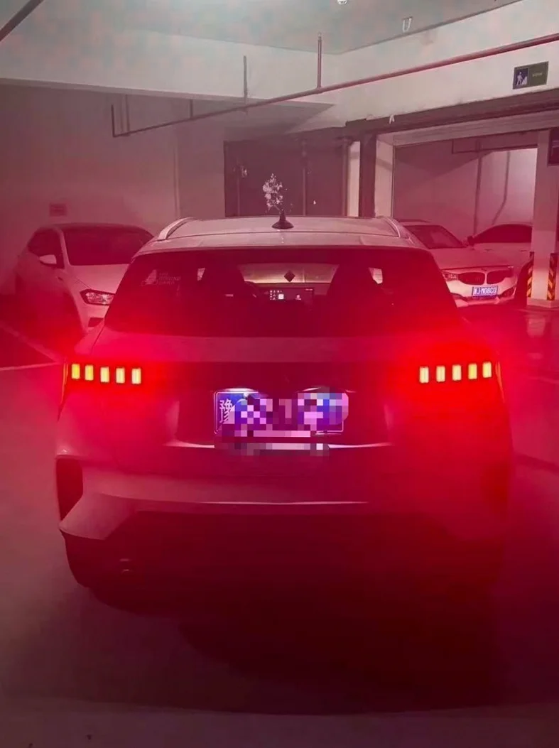 领克06 后面外观一