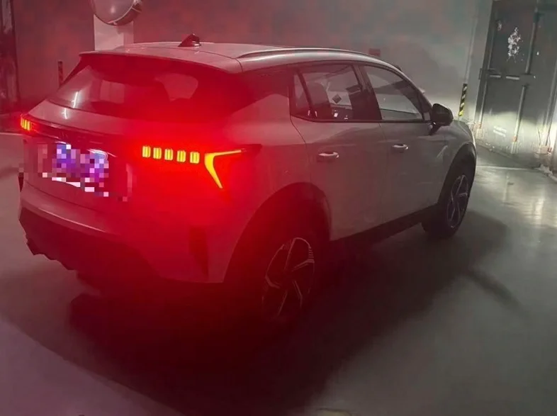 领克06 正面外观三