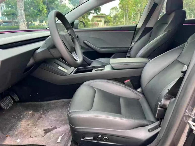 特斯拉MODEL 后面外观一