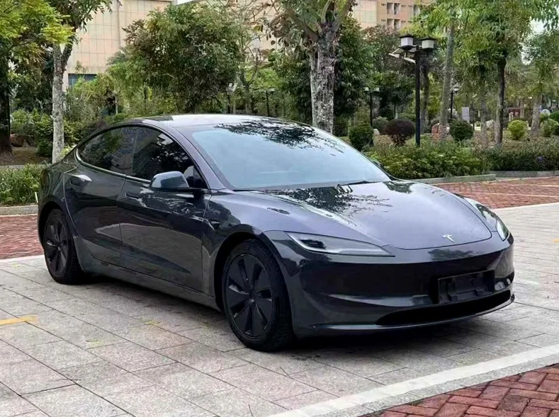 特斯拉MODEL 正面外观三