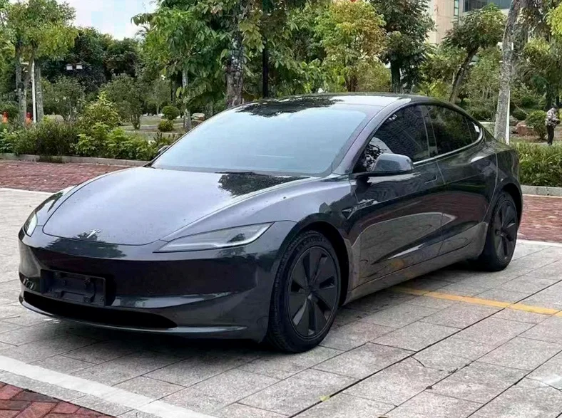 特斯拉MODEL 正面外观二