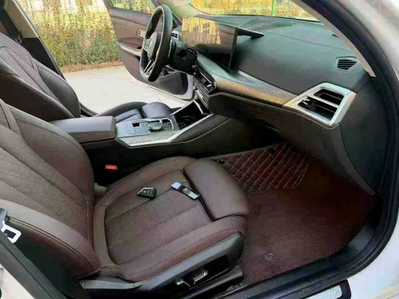 宝马3系 后面外观一