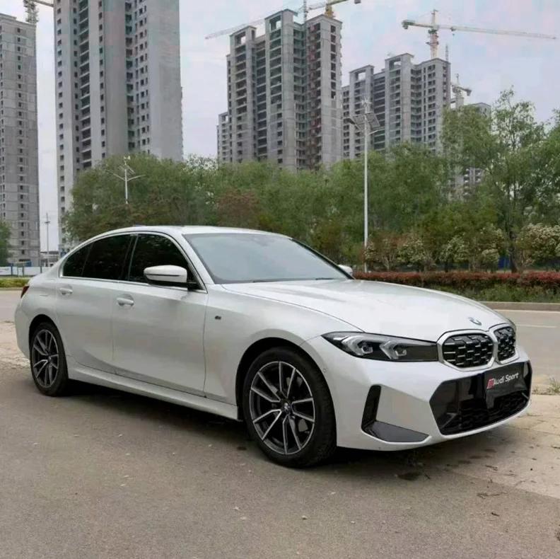 宝马3系 正面外观二