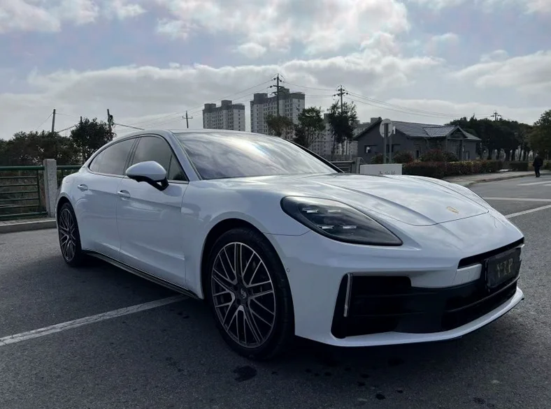 保时捷帕拉梅拉 正面外观二