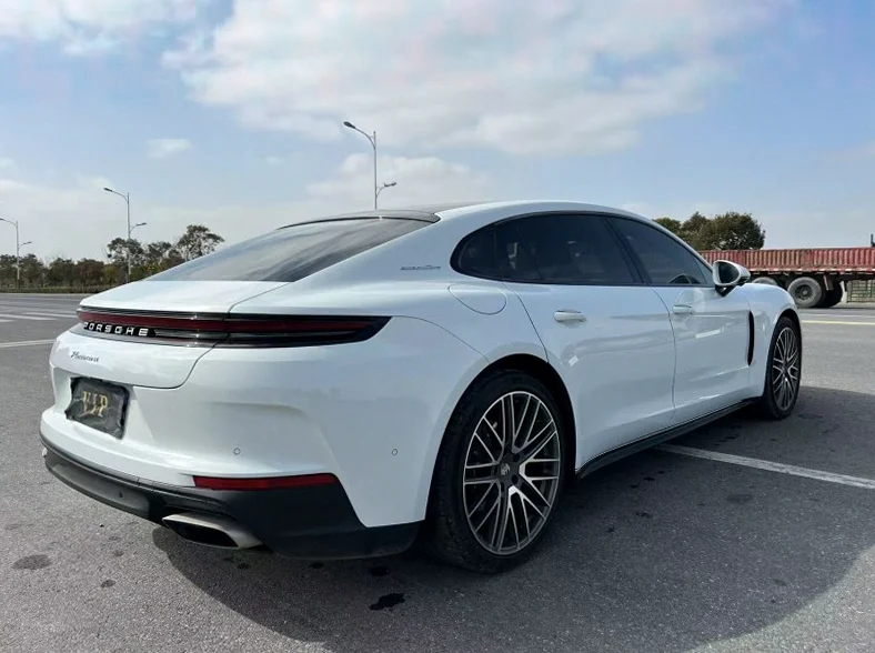 保时捷帕拉梅拉 内饰后排