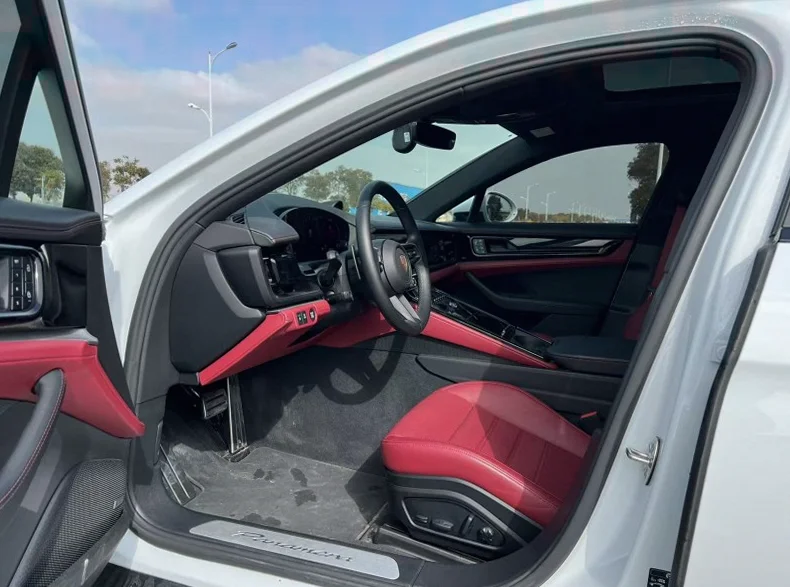 保时捷帕拉梅拉 后面外观三