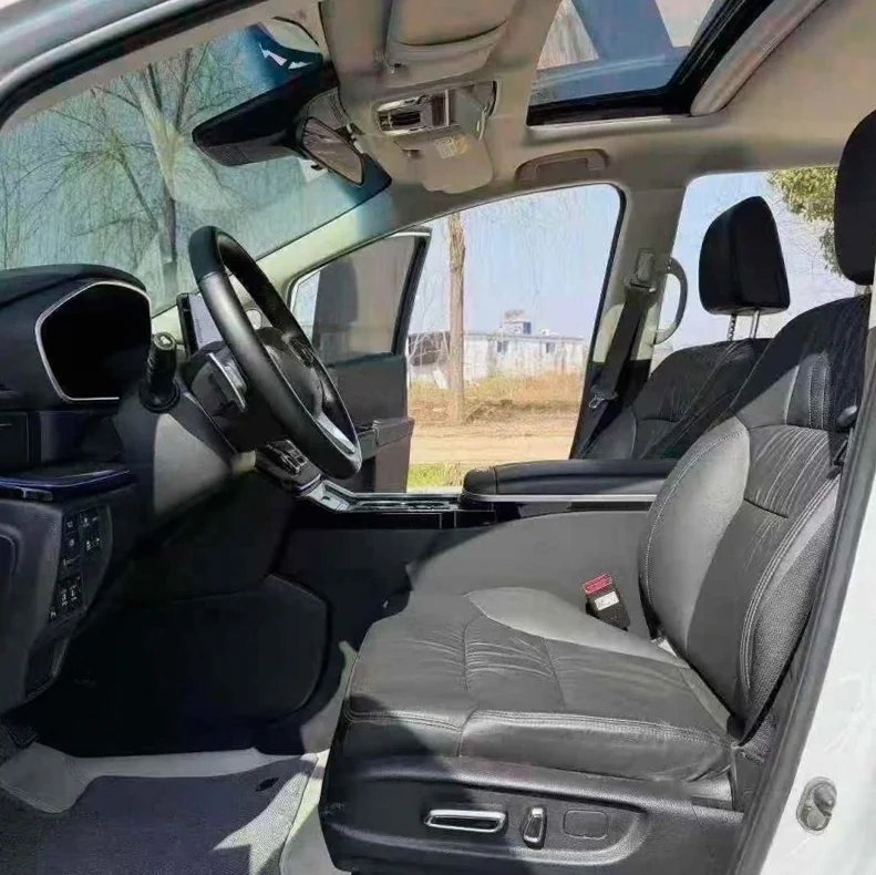 本田艾力绅 内饰前排