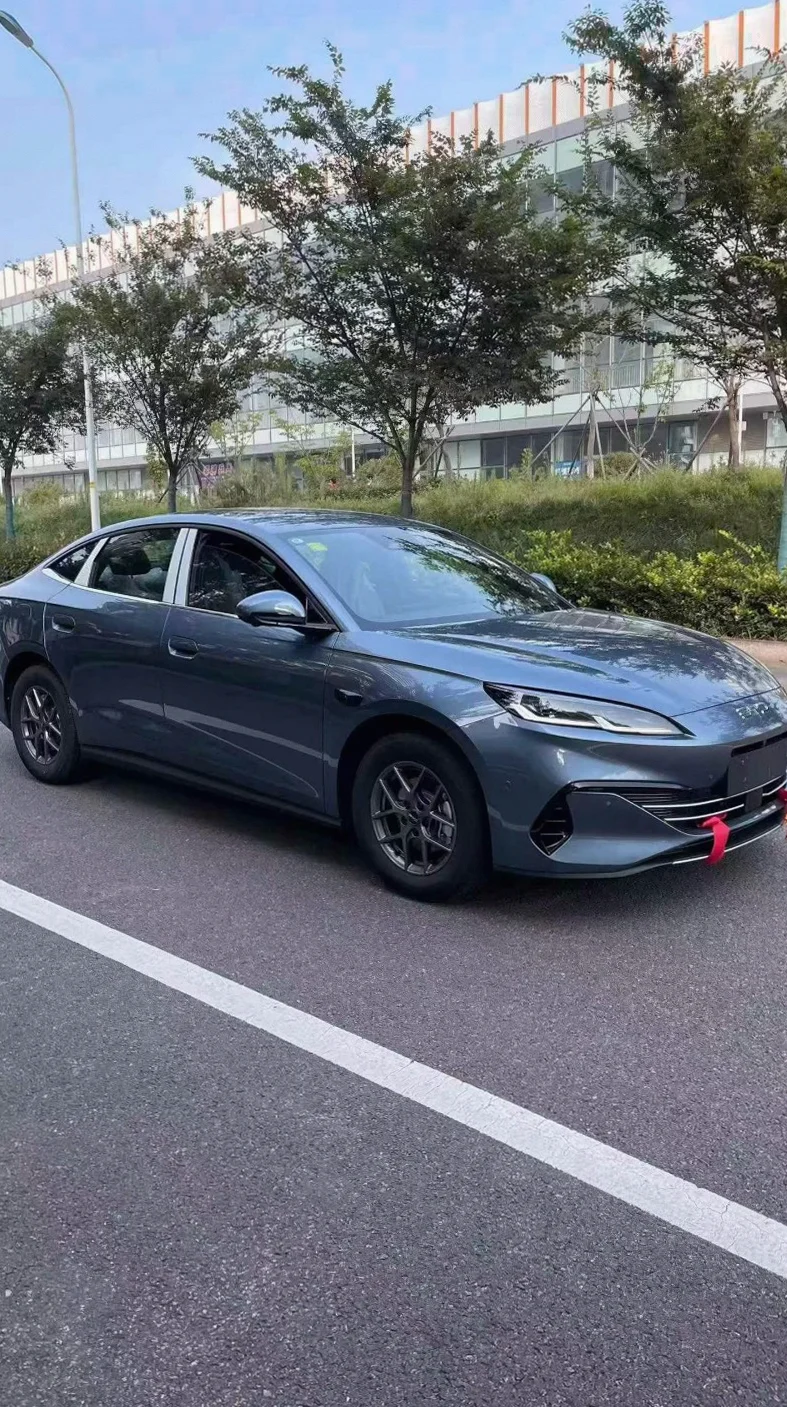 比亚迪海豹 正面外观二