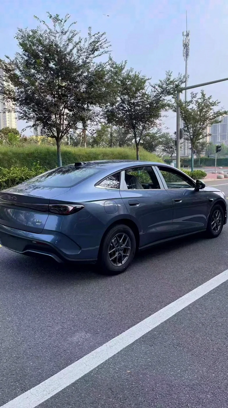 比亚迪海豹 后面外观一