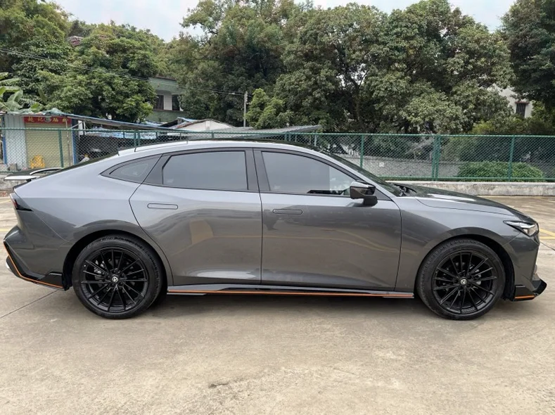 长安汽车UNI 正面外观二