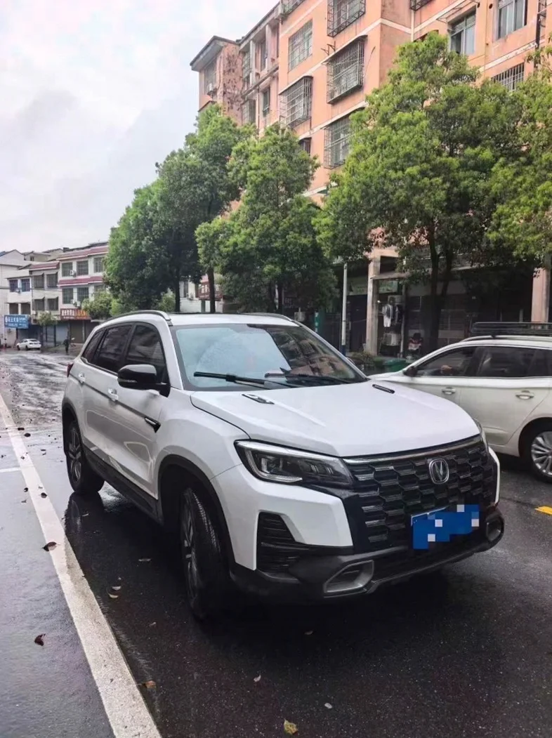 长安汽车CS75 正面外观二