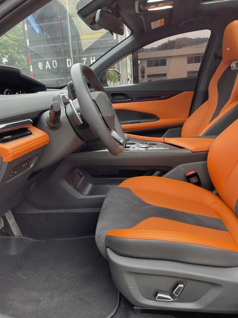 长安汽车UNI 内饰前排