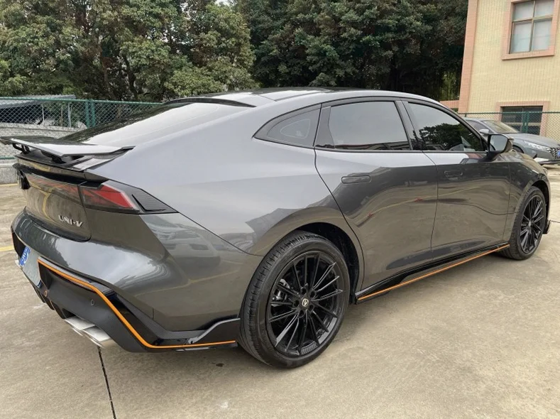 长安汽车UNI 后面外观一