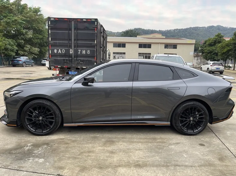 长安汽车UNI 正面外观三