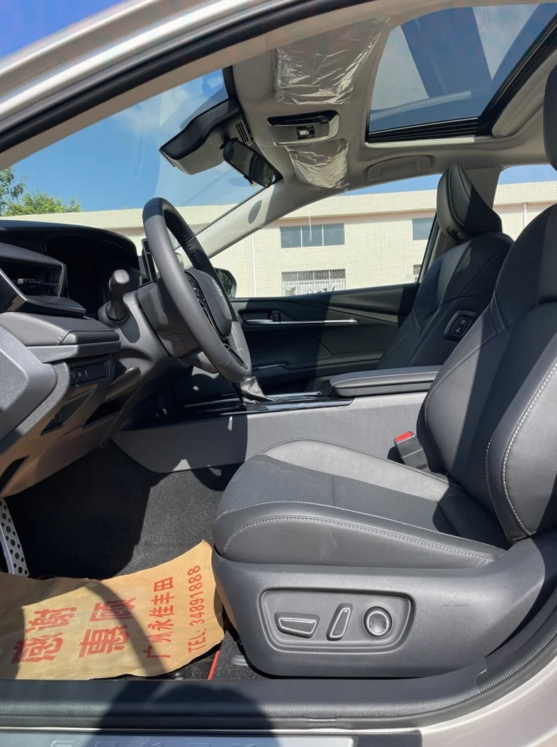 丰田凯美瑞 正面外观二