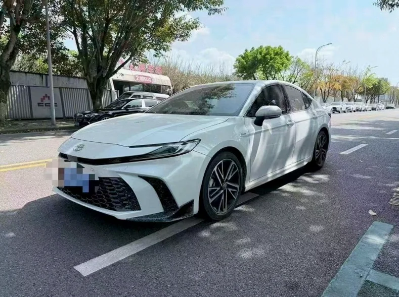 丰田凯美瑞 正面外观二