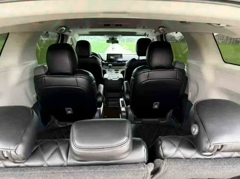 丰田塞纳 内饰前排