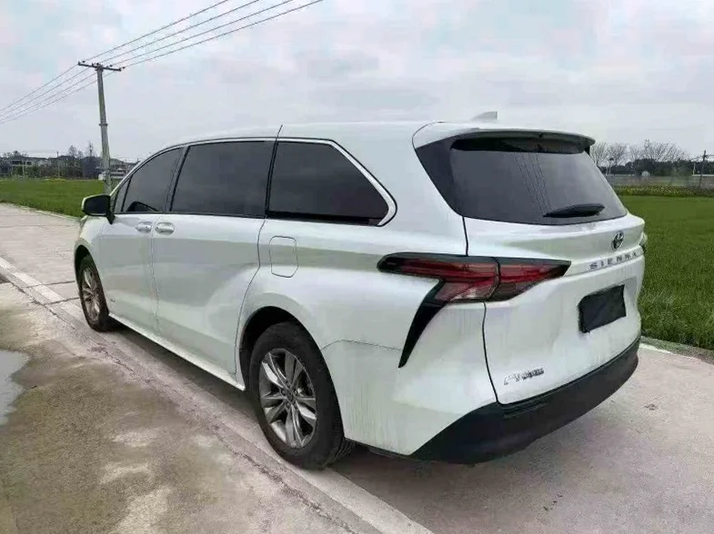 丰田塞纳 后面外观三