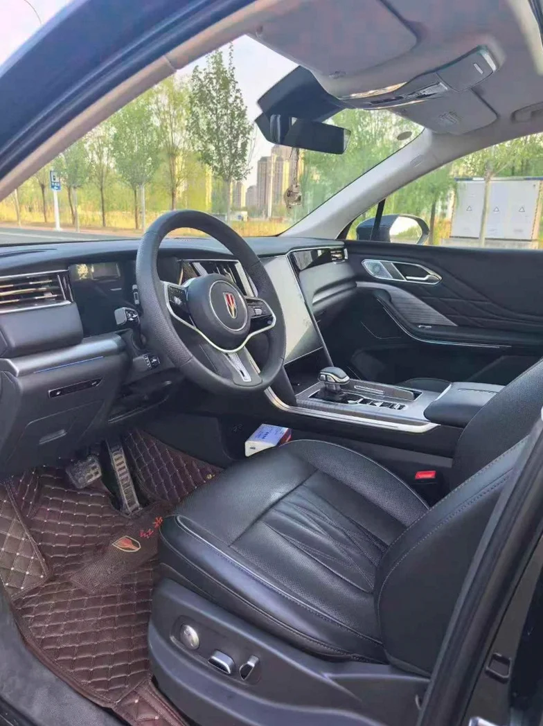 红旗HS5 后面外观一