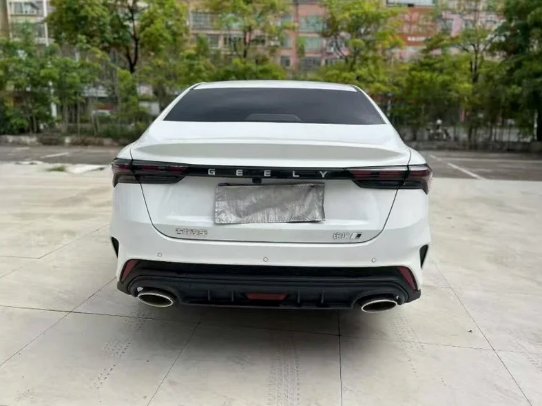 吉利缤瑞 驾驶室