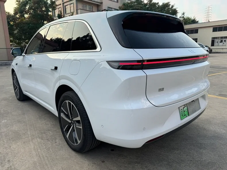 理想L6 后面外观一