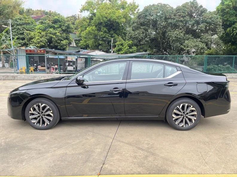 日产天籁 正面外观三