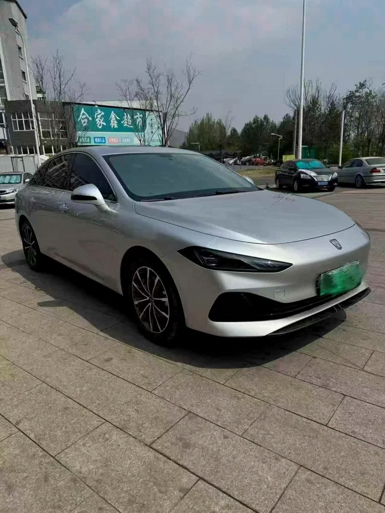 荣威D7 正面外观二