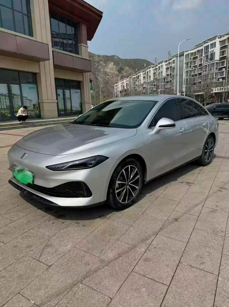 荣威D7 正面外观三