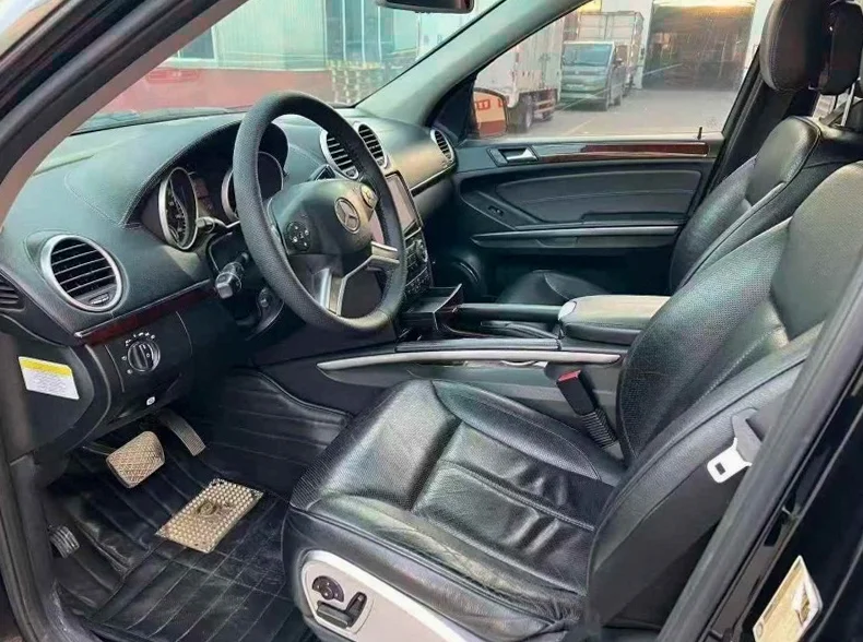 奔驰GL 后面外观一