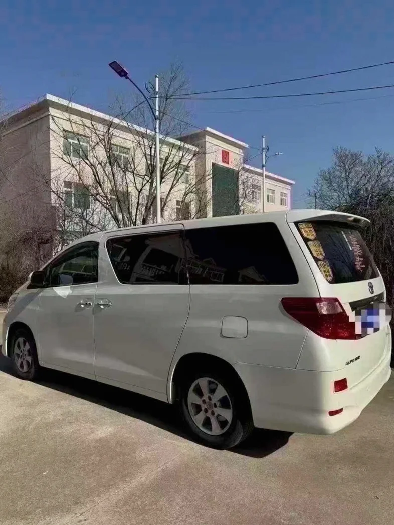 丰田埃尔法 内饰后排