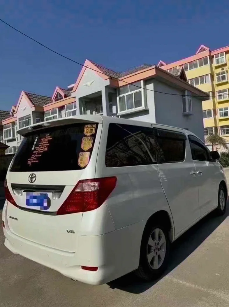 丰田埃尔法 驾驶室