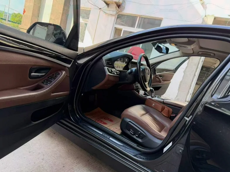 宝马5系 后面外观一