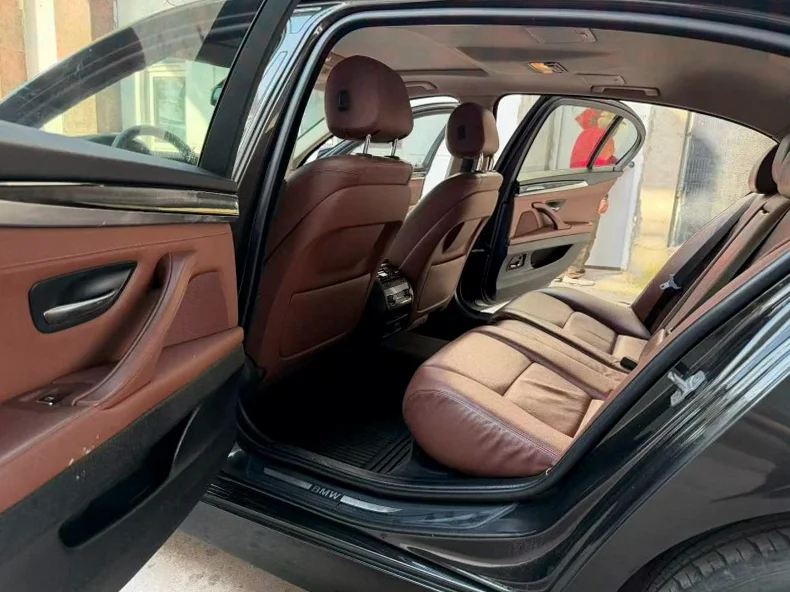 宝马5系 内饰后排