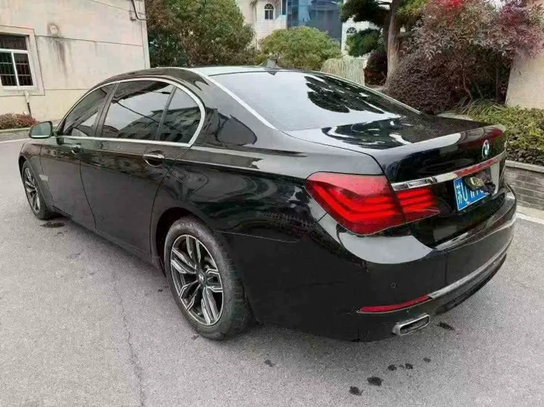 宝马7系 内饰后排