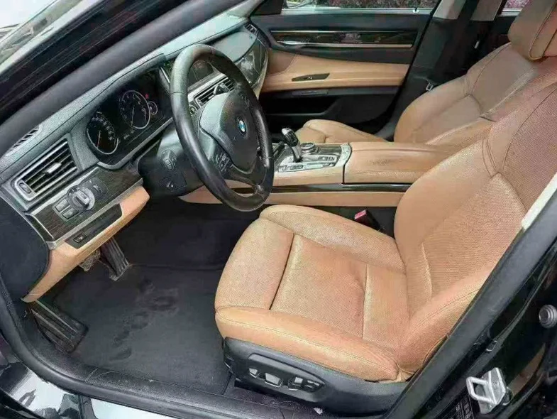 宝马7系 后面外观二