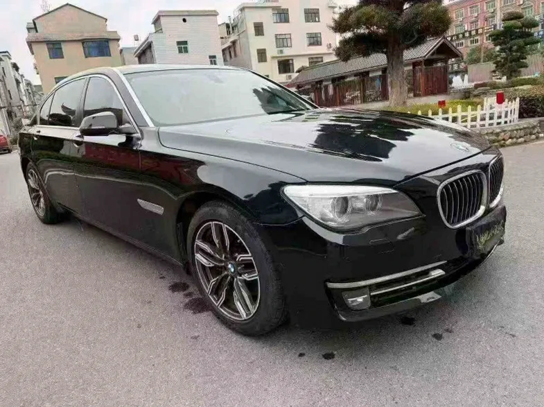 宝马7系 正面外观三