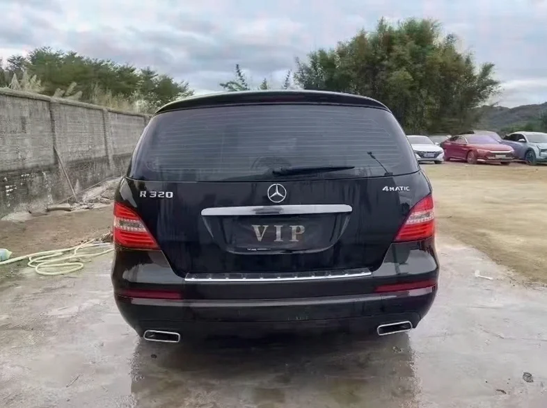 奔驰R 后面外观二