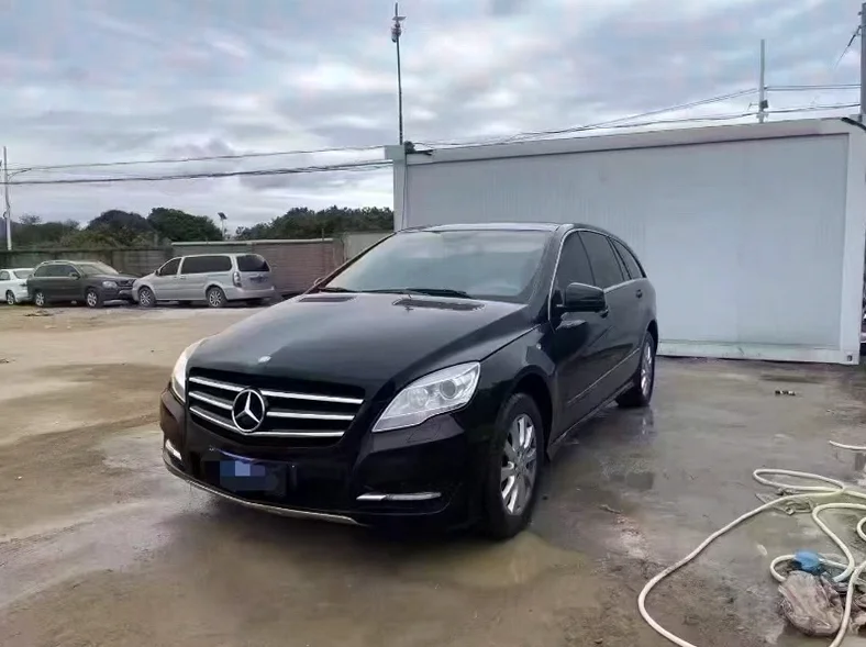 奔驰R 正面外观二