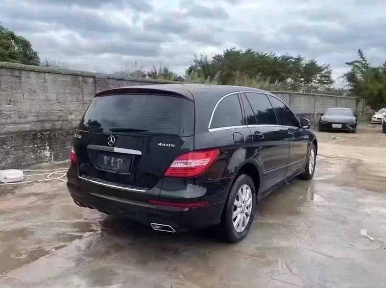 奔驰R 后面外观三