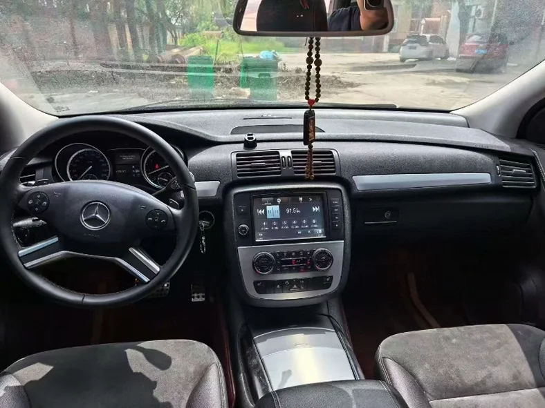 奔驰R 内饰后排